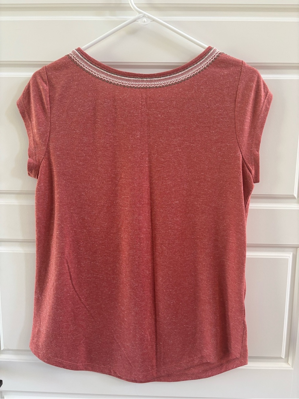 LOFT Outlet Coral Heathered Tee | Embroidered Neckline Pocket Top | M - Picture 2 of 11